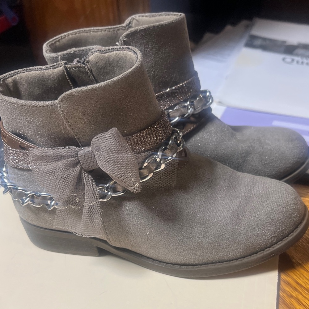 Crown Vintage Gray Kids Boots with Chain and Bow